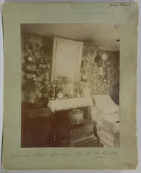Camera da letto di una lavoratrice, rue de Belleville, Parigi, 1910